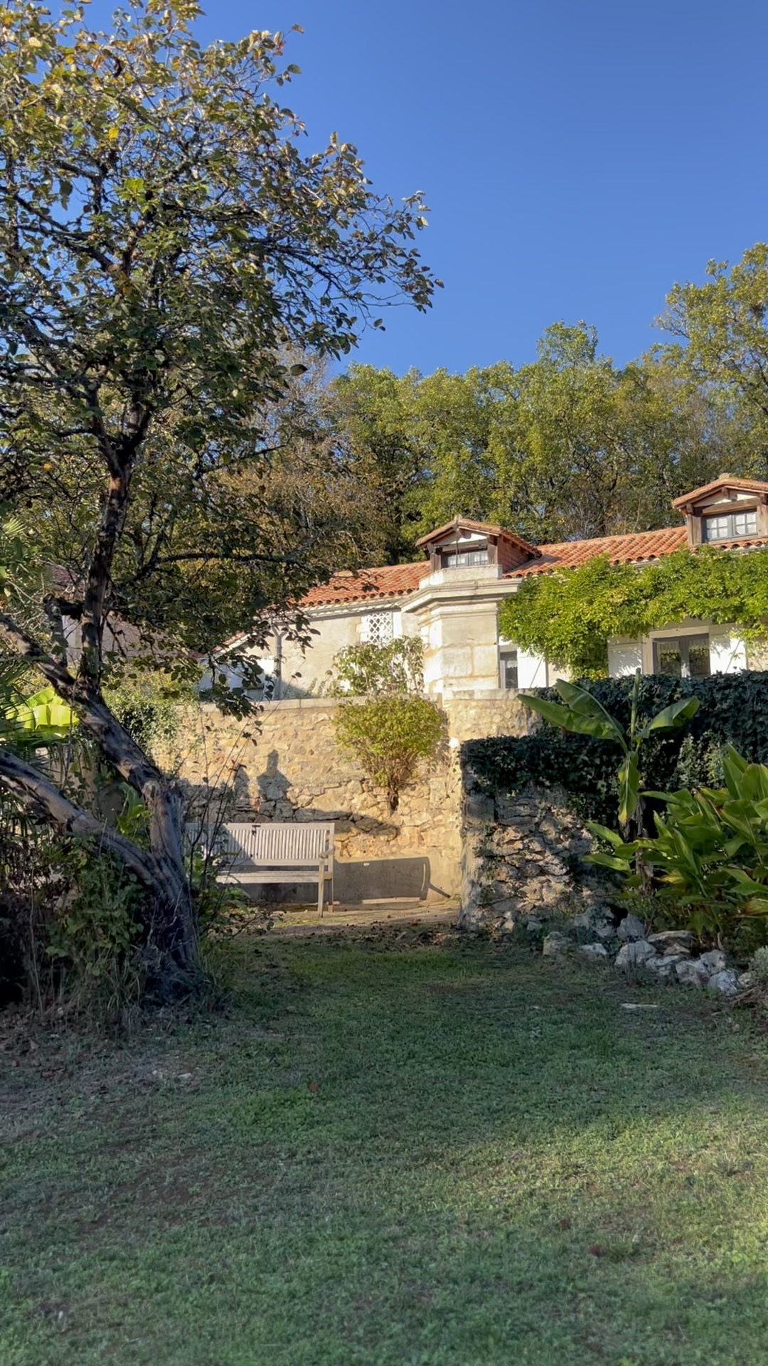 Vue sur le gîte deux chambres de la Chenaie à Sorges